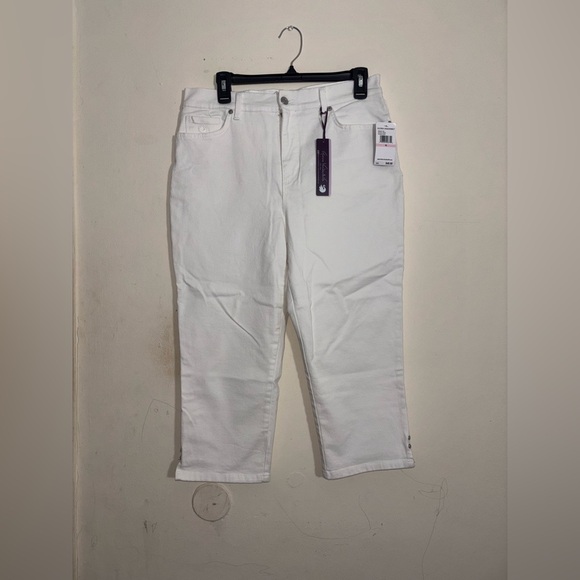 Gloria Vanderbilt Denim - Gloria Vanderbilt Amanda
Heritage Fit Capri Classic Rise Crystal
White size 10